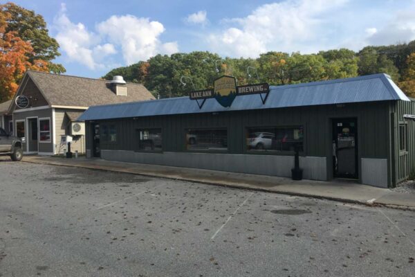 View of the front of the Lake Ann Brewing building without cars.
